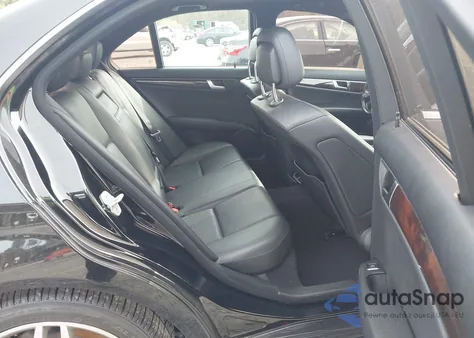 2014 Mercedes-Benz C-Class C 250 Sport z USA, uszkodzony, nr VIN WDDGF4HB4EA963601